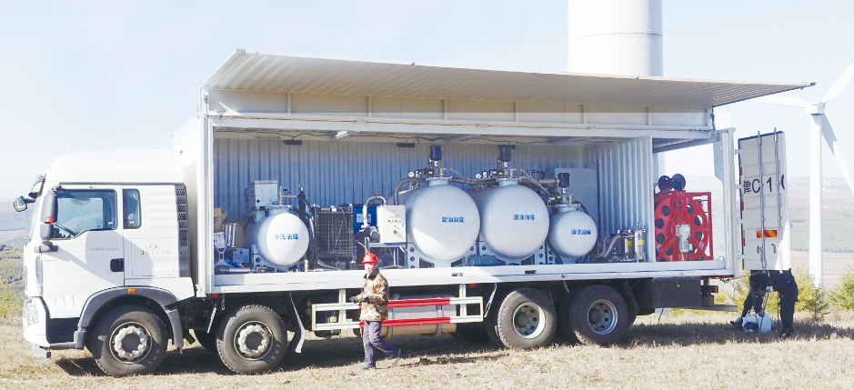 风力发电机换油施工现场